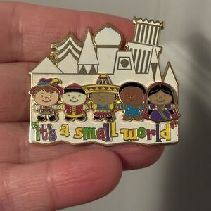 Disney - it’s a small world Pin
